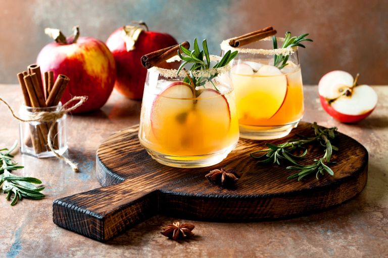 Seasonal apple cocktails with cinnamon and rosemary