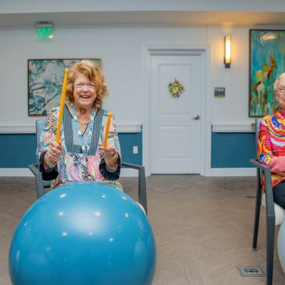 Resident enjoying a Salus wellness activity at Alamar